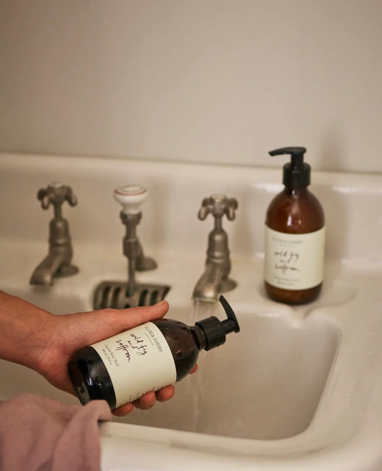 Plum & Ashby Wild Fig & Saffron Hand & Body Wash - Image 5